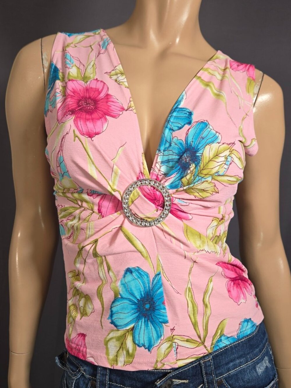 Y2K V Neck Top Pink Floral Round Rhinestone Buckle Size M Sleeveless Fitted